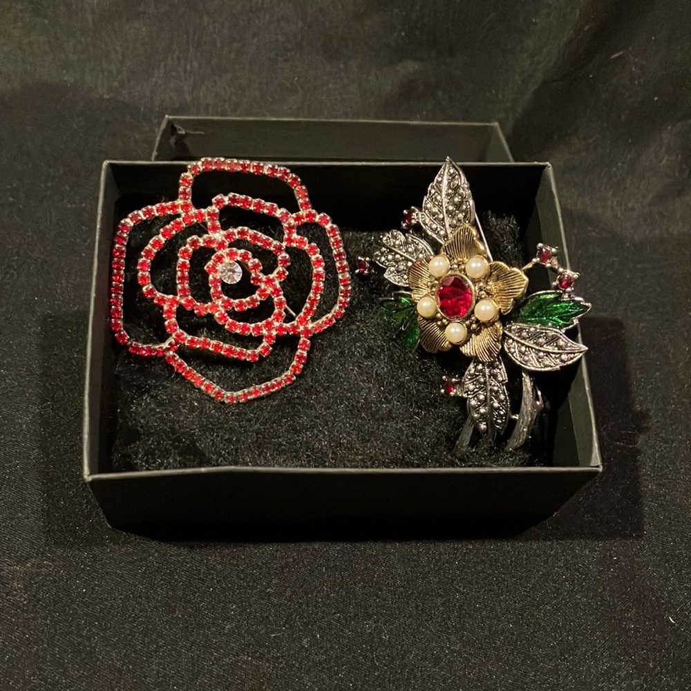 Flower Pins - 2 pins